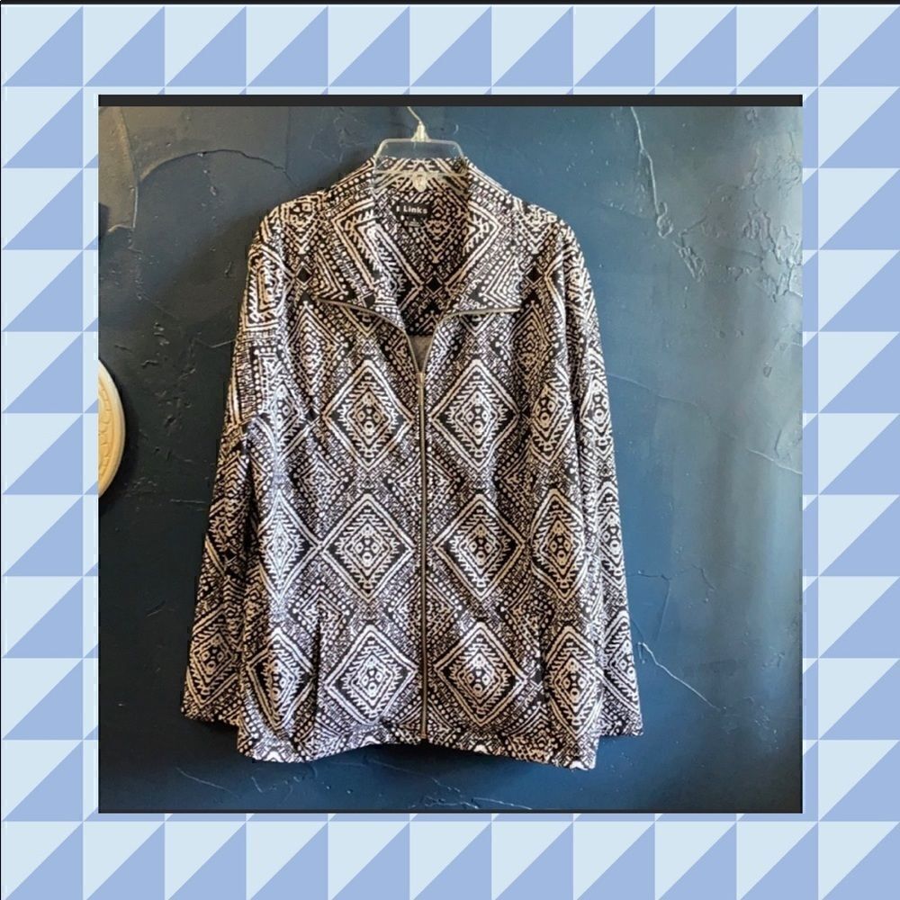 ♦️Links Black and White Jacket!